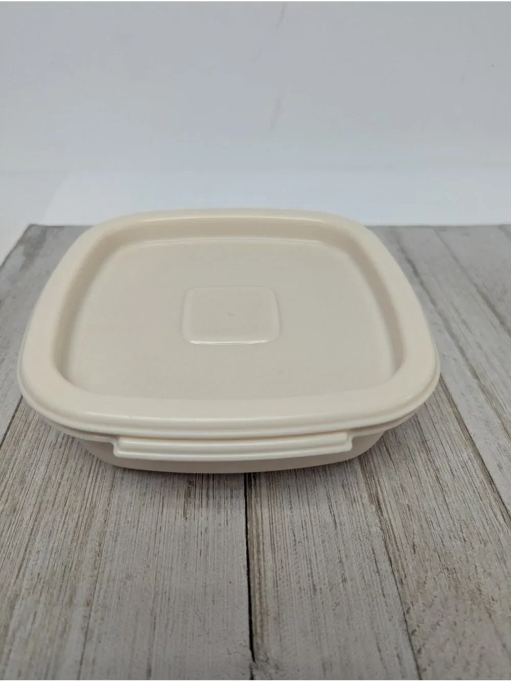 Rubbermaid 2 Cup Storage Container #2243 Square Servin Saver Almond Excellent
